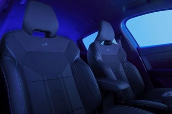 Clio E Tech Hybrid Gallery 4